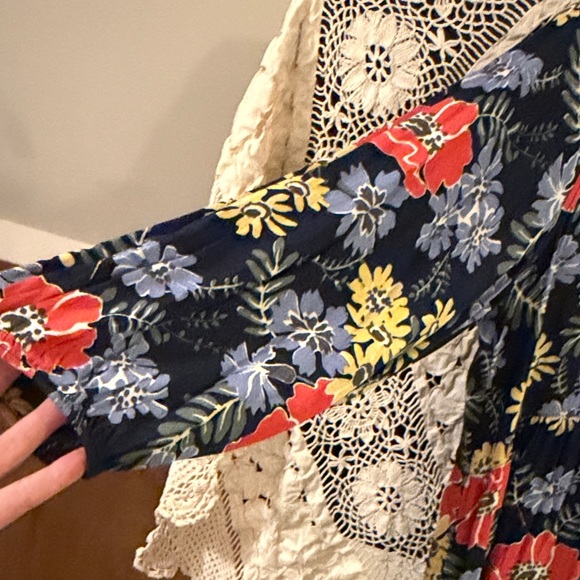 Free Assembly Floral Navy Dress with Red and Yellow Accents NWT Size Xl - Picture 4 of 10